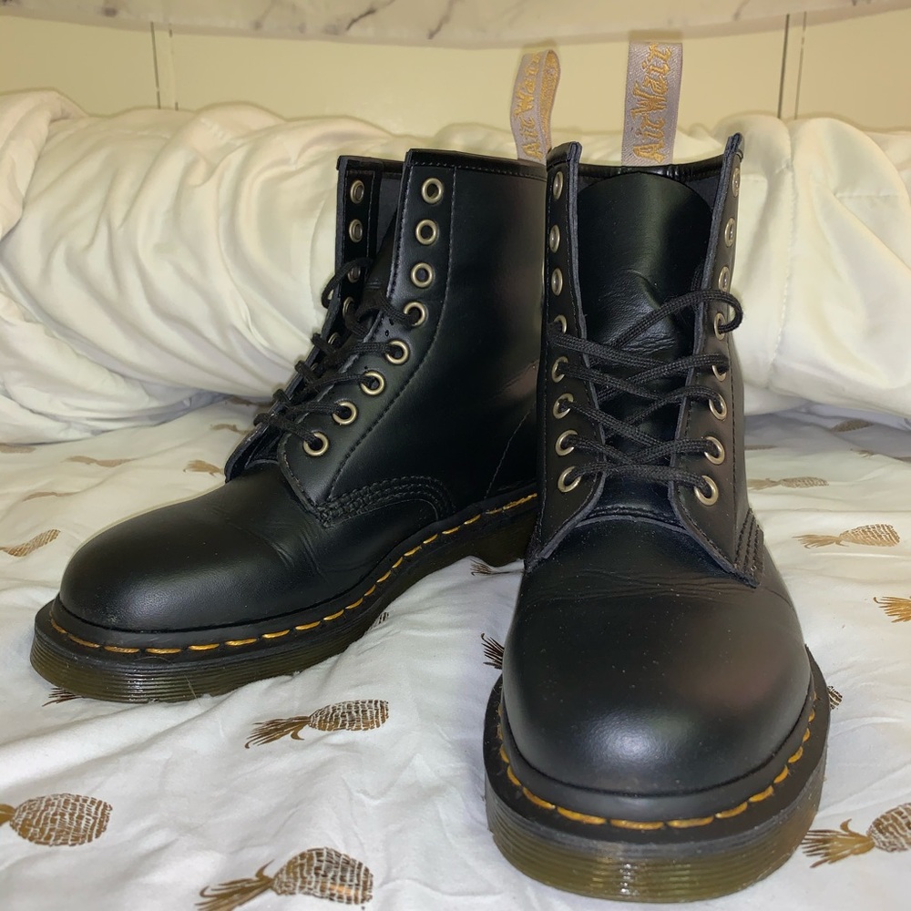 BLACK DR. MARTEN BOOTS